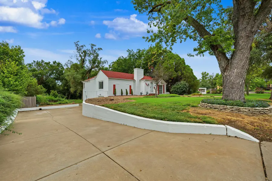 144 Overhill Rd, Salina, KS 67401 - #3