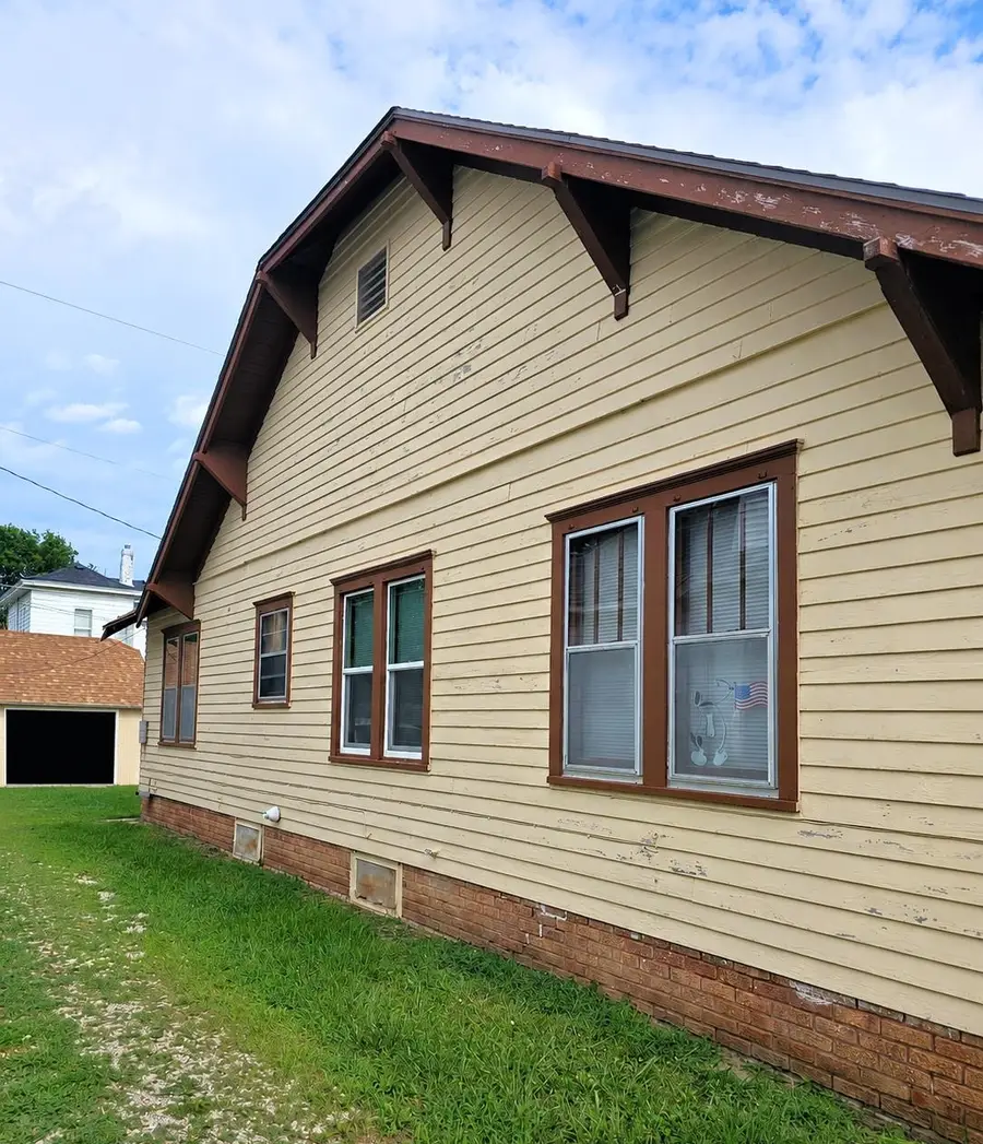 415-417 Putnam Ave, Salina, KS 67401 - #2