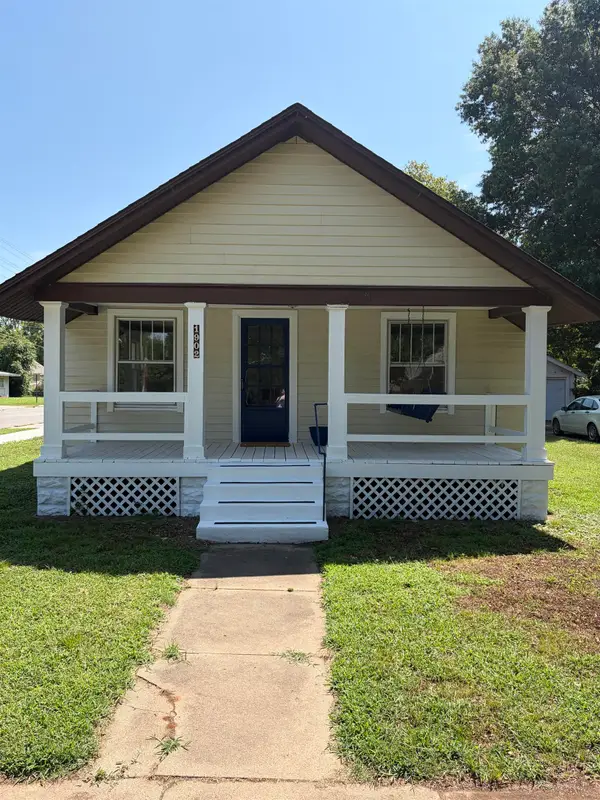 1902 Loomis, Winfield, KS 67156