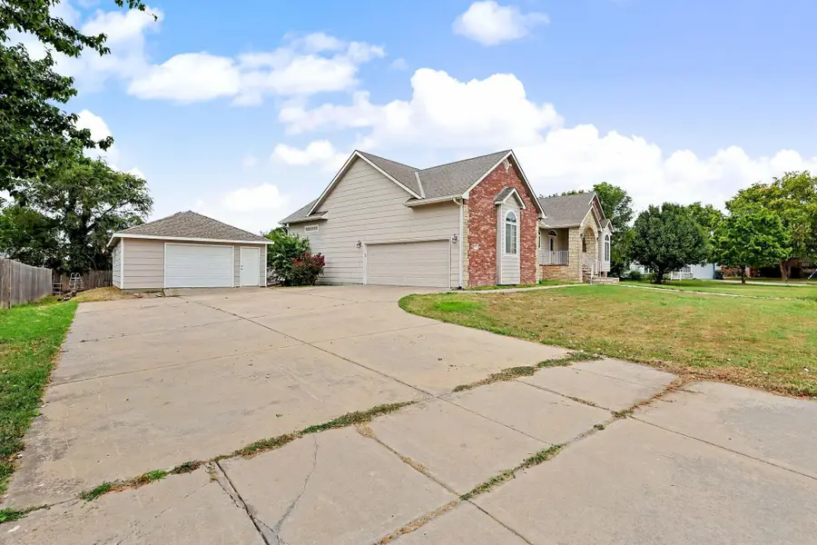 922 E Karla Ct, Haysville, KS 67060 - #3