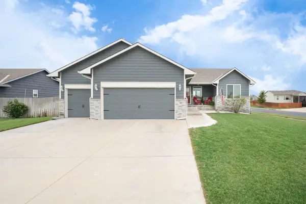 902 N St Andrew Ct, Goddard, KS 67052