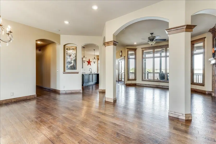 605 Wickersham Dr, McPherson, KS 67460 - #2