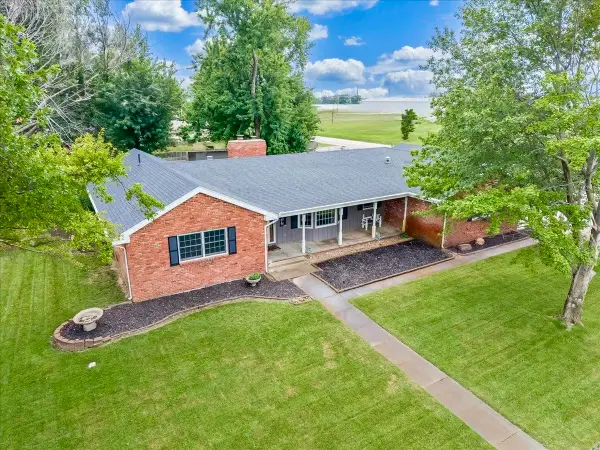 917 W 4th St, Halstead, KS 67056