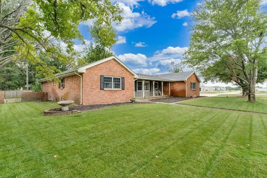 917 W 4th St, Halstead, KS 67056 - #2