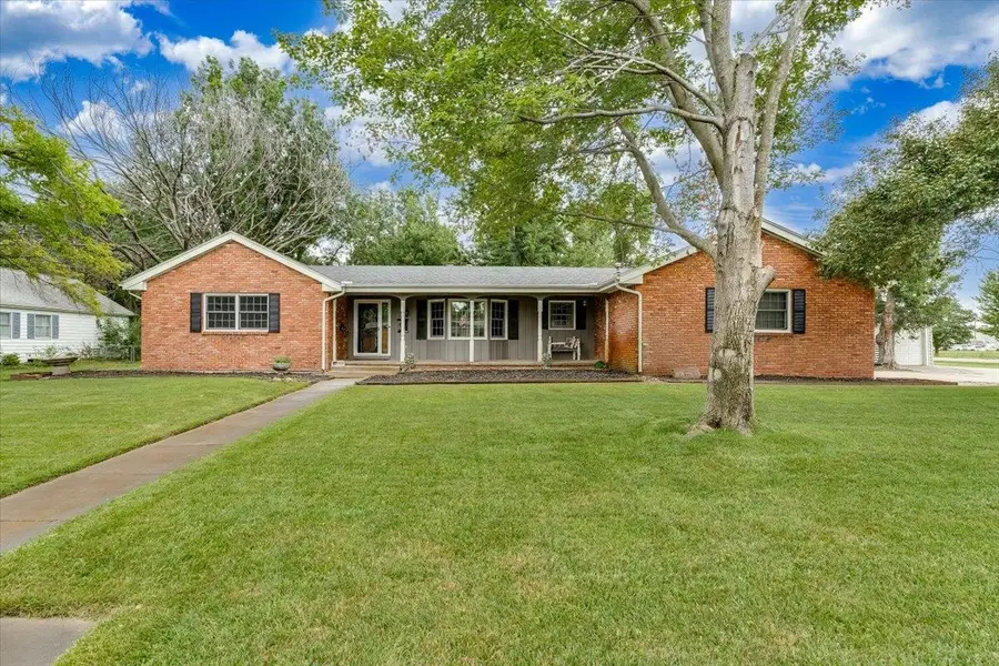 917 W 4th St, Halstead, KS 67056 - #3