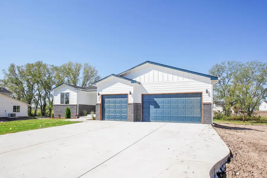 195 S Arbor Valley Way, Valley Center, KS 67147 - #2
