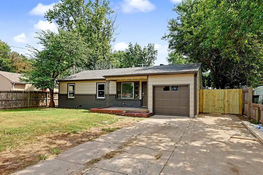 617 W 4th, Haysville, KS 67060 - #2