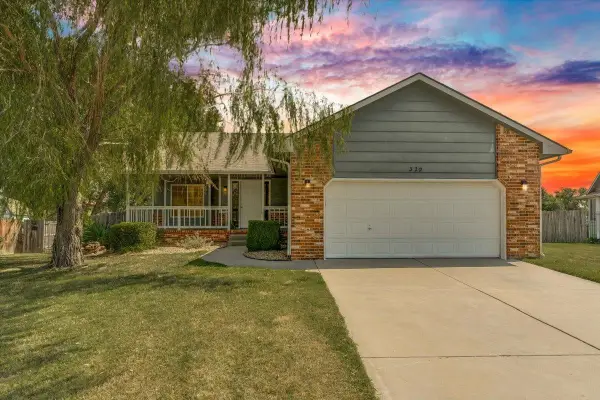 320 S Peach Cir, Haysville, KS 67060