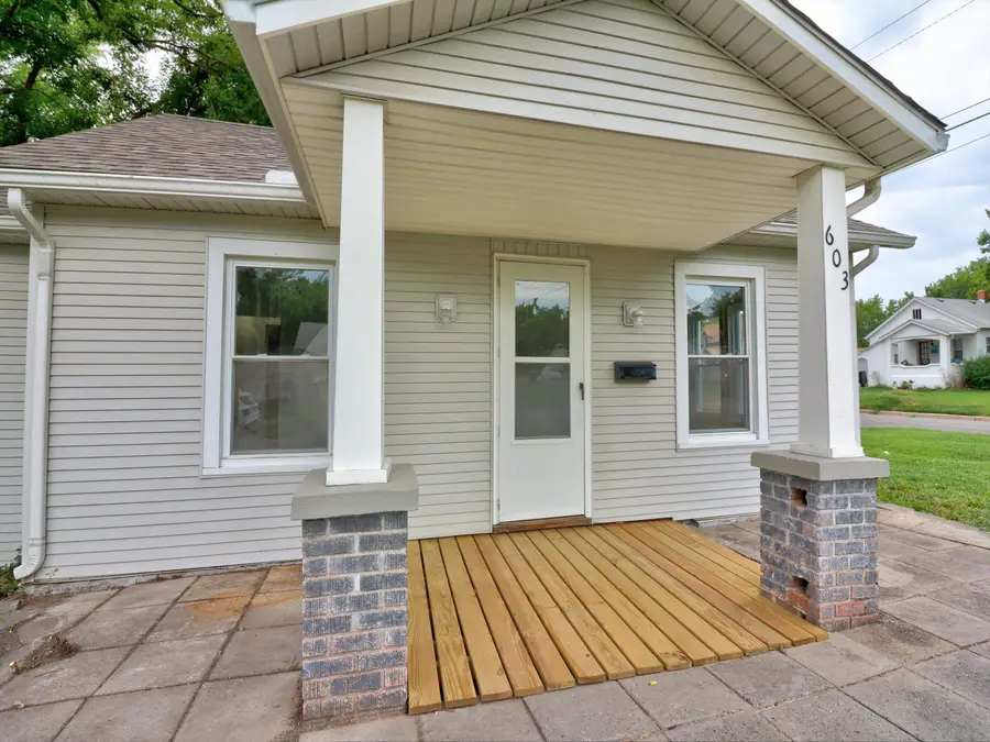 603 S Walnut St, Newton, KS 67114 - #2