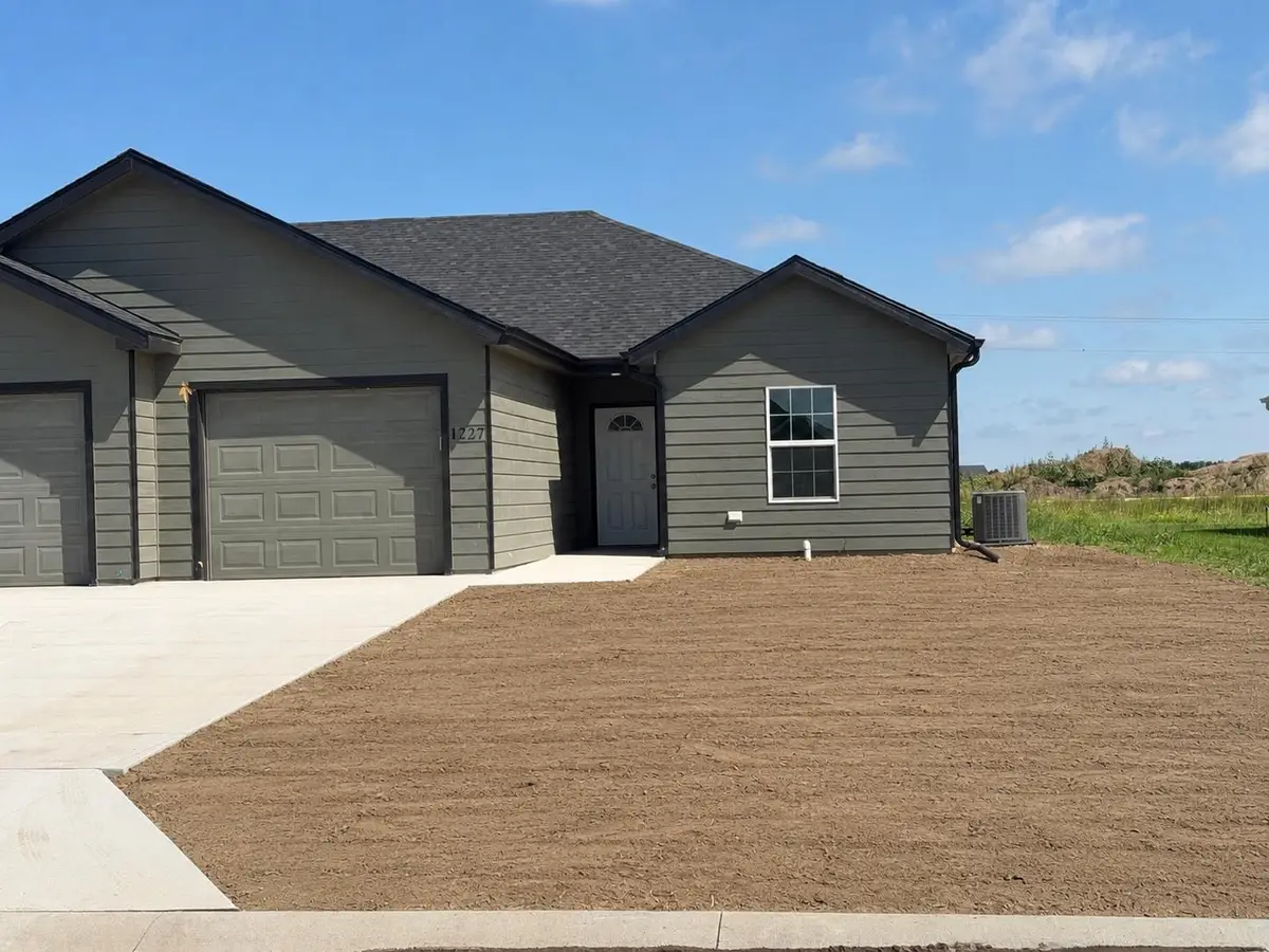1227 Fountain Dr, Salina, KS 67401 - #1