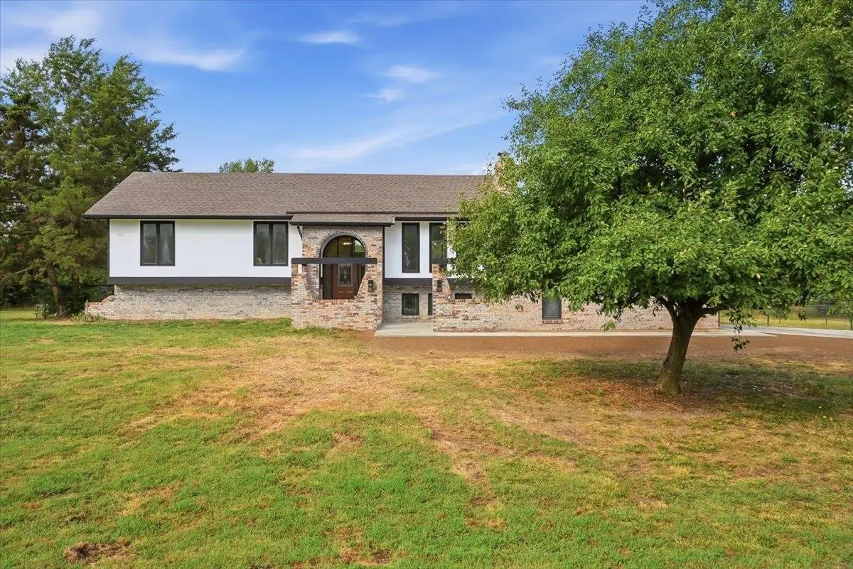11 Pony Meadows Dr, Wichita, KS 67232 - #1