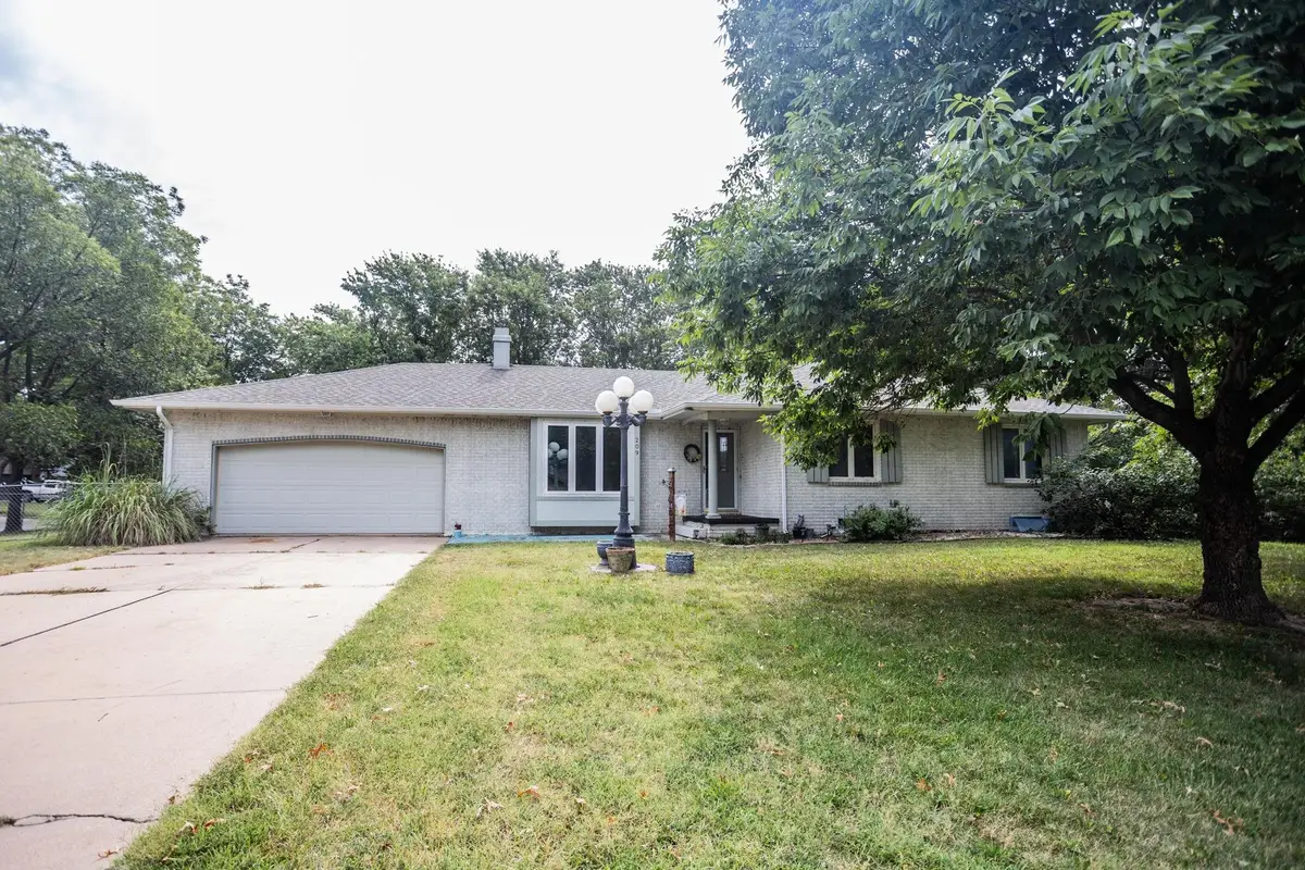 209 W Garnett Ct, Garden Plain, KS 67050 - #1