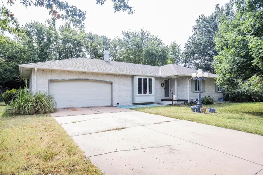 209 W Garnett Ct, Garden Plain, KS 67050 - #2