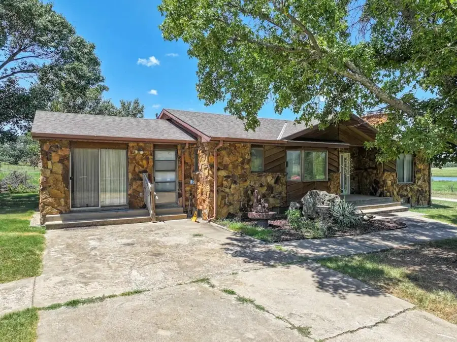 7805 SW 200th St, Douglass, KS 67039 - #3