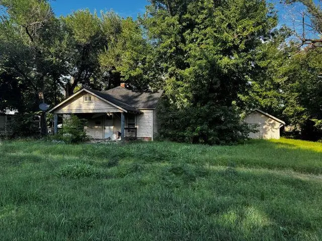 416 Walnut St, Halstead, KS 67056 - #1
