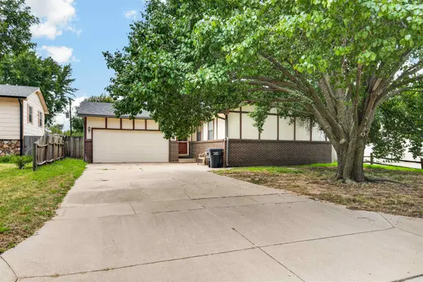 3933 W 32nd St S, Wichita, KS 67217