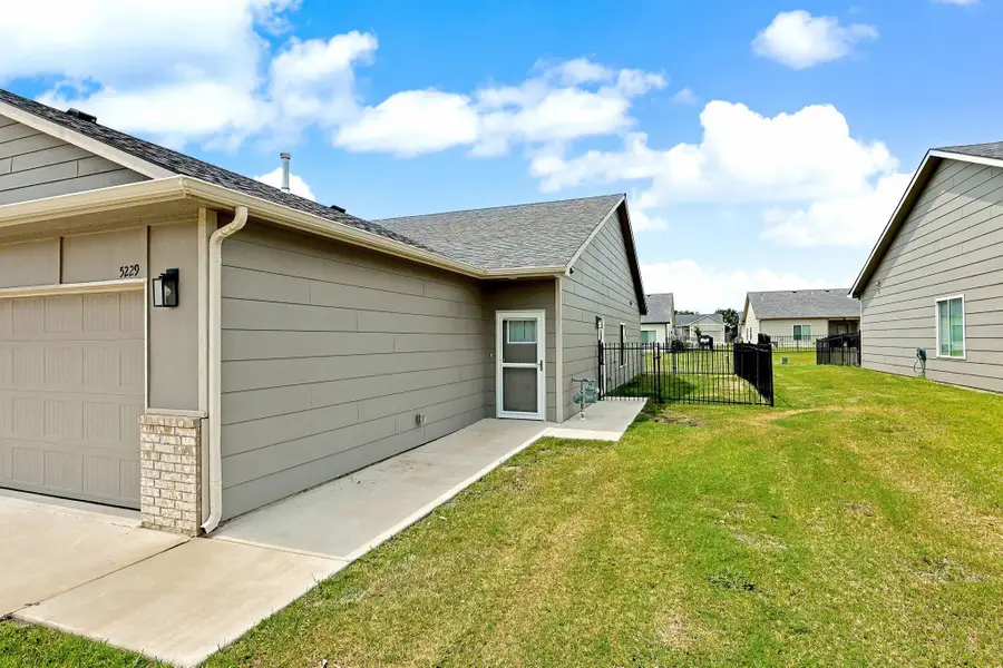 5227-5229 N Cypress St, Bel Aire, KS 67226 - #3