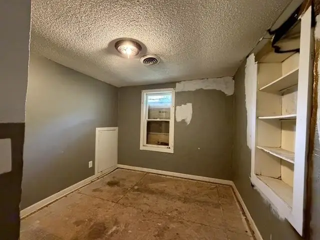 1141 N Madison Ave, Wichita, KS 67214 - #2