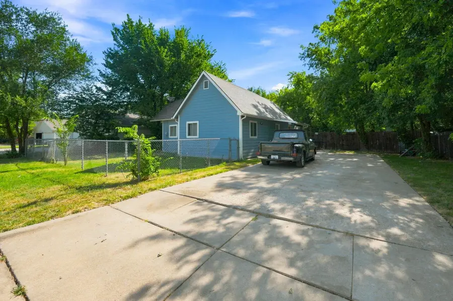 752 N Mount Carmel Ave, Wichita, KS 67203 - #2