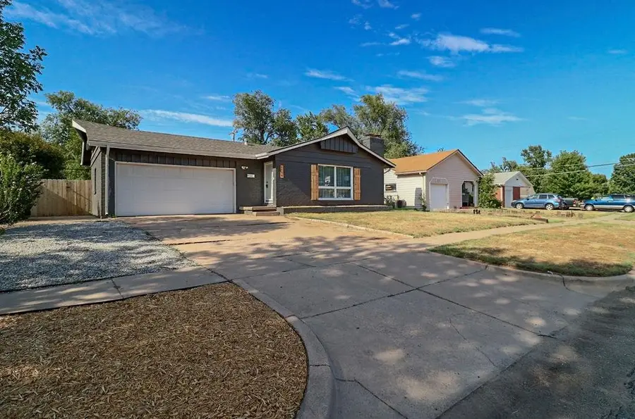 2538 W Columbine Ln, Wichita, KS 67204 - #2