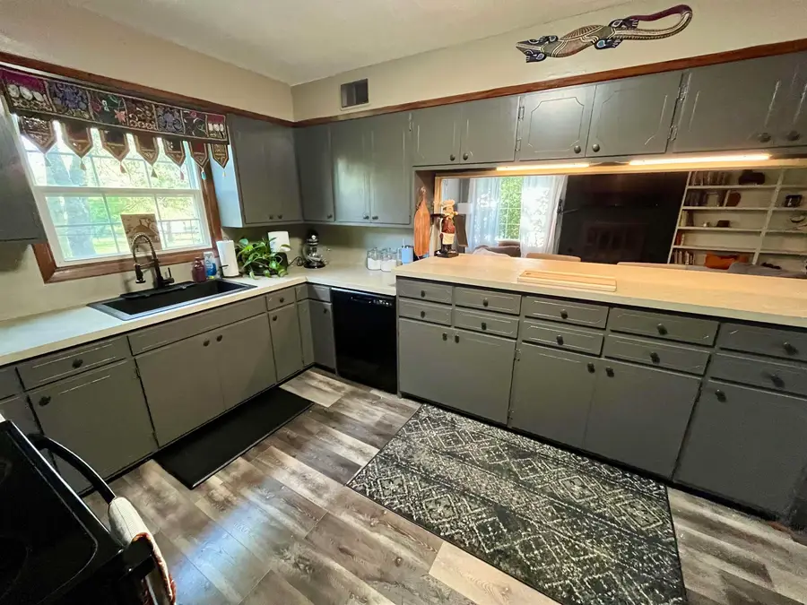301 Willow Rd, Hillsboro, KS 67063 - #3