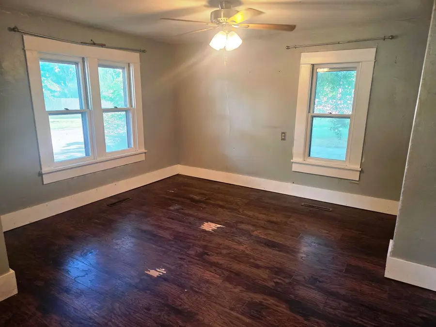 114 W Durst St, Moundridge, KS 67107 - #3