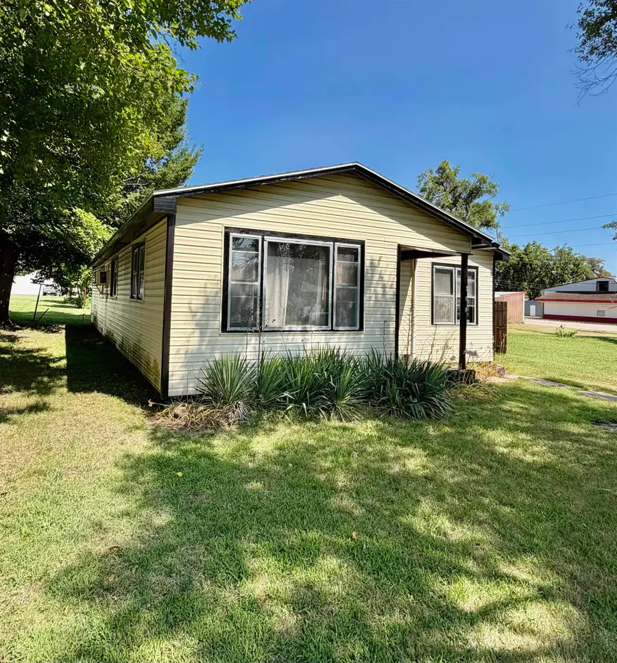 708 N School, Eureka, KS 67045 - #2