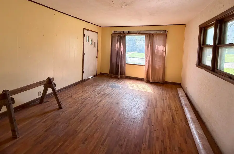 708 N School, Eureka, KS 67045 - #3