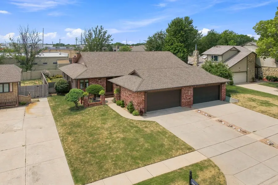 10231 W Alamo St, Wichita, KS 67212 - #2