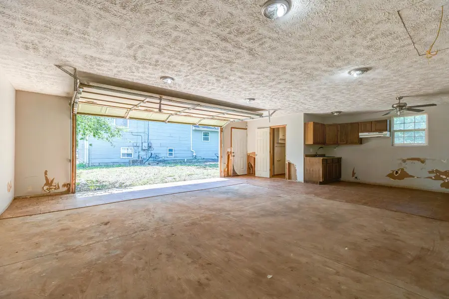 321 E Minneapolis Ave, Salina, KS 67401 - #3