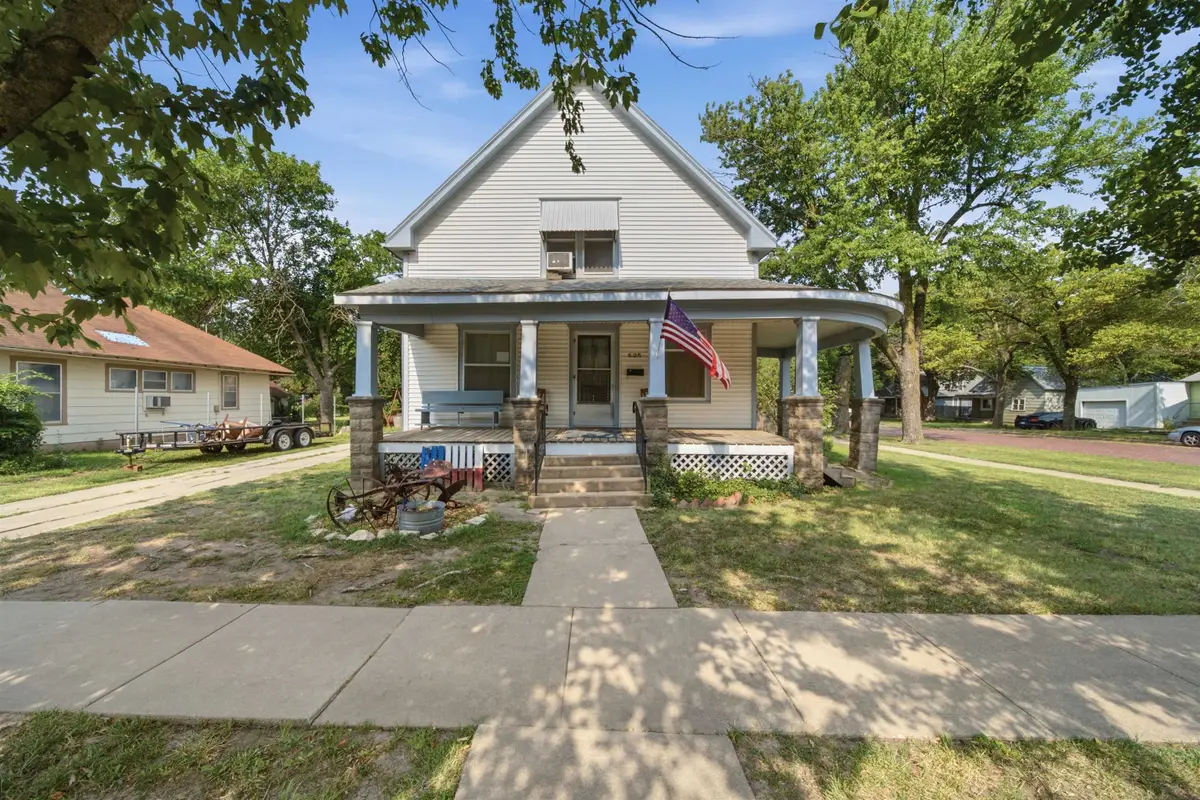 525 N High St, Newton, KS 67114 - #1