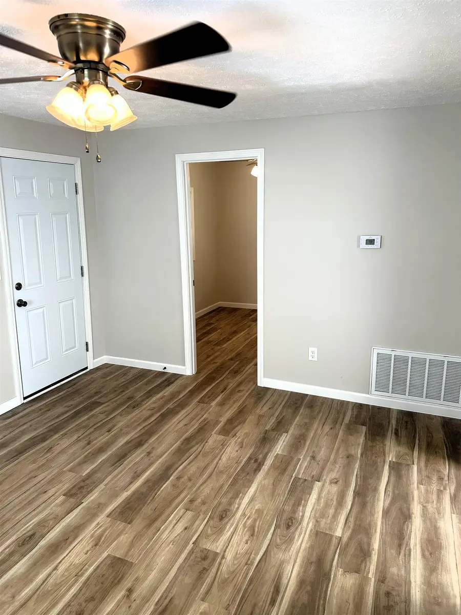 418 E Otis Ave, Salina, KS 67401 - #2