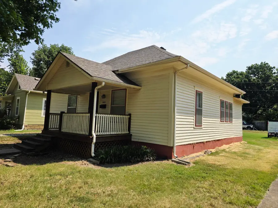 1406 John St, Winfield, KS 67156 - #2