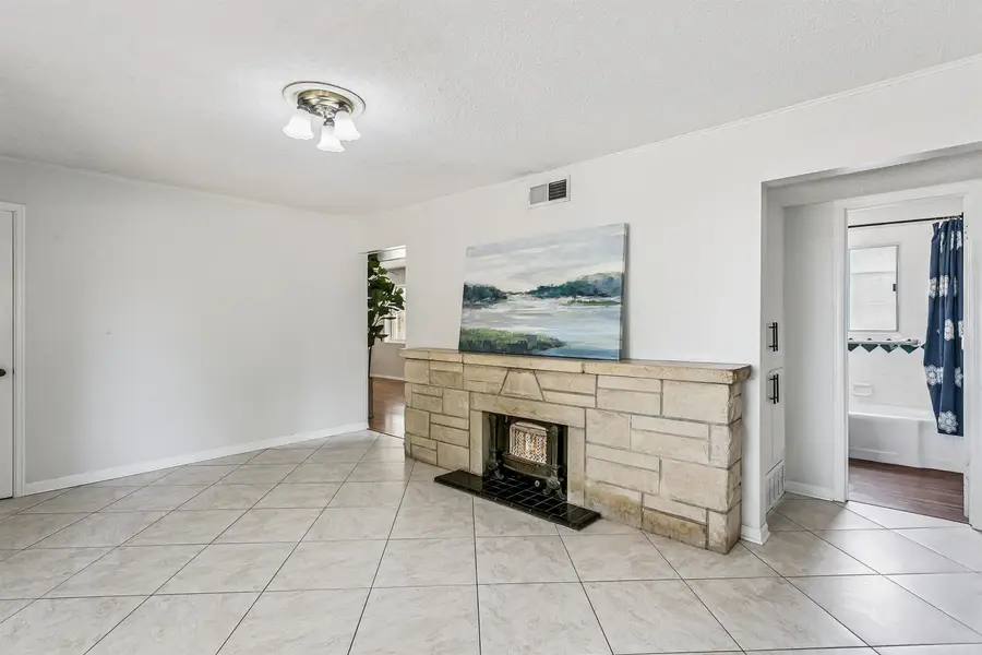 1527 W Dora Ave, Wichita, KS 67213 - #3