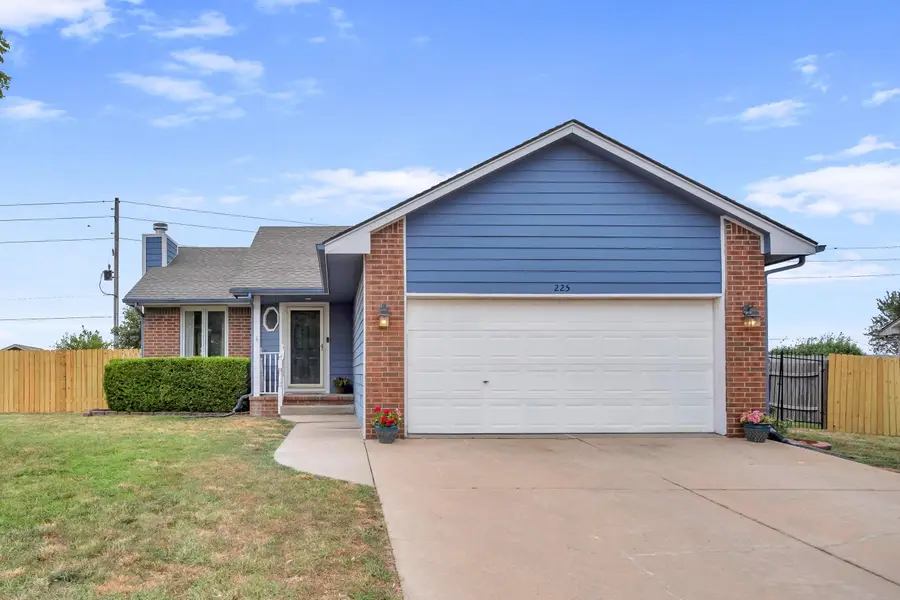 225 Windward, Newton, KS 67114 - #2