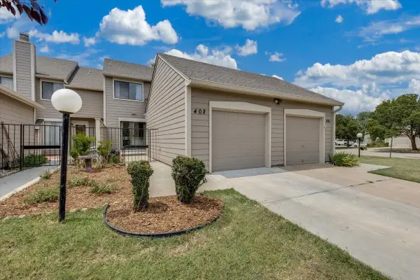 2221 N Bramblewood, Wichita, KS 67226