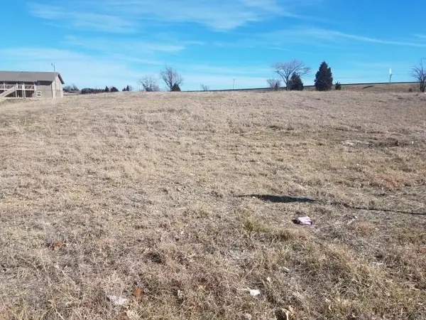 2000 S Woodlawn, Wichita, KS 67212