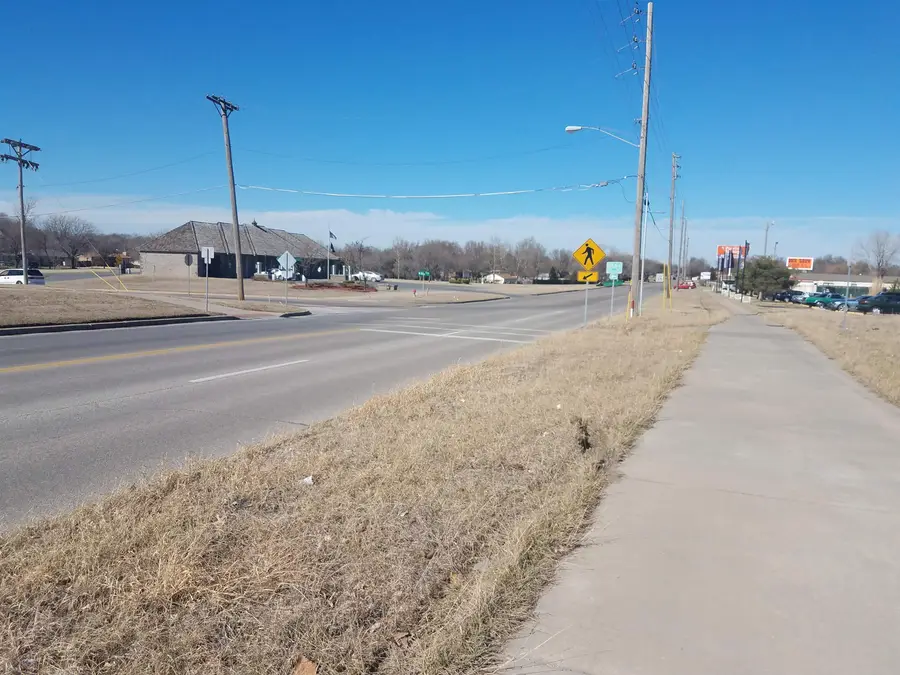 2000 S Woodlawn, Wichita, KS 67212 - #3