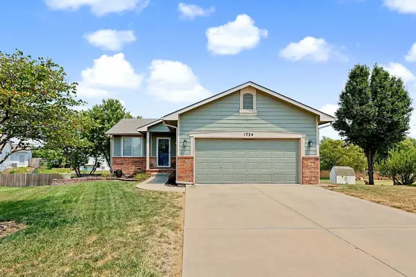 1724 Amber Ridge Place, Derby, KS 67037