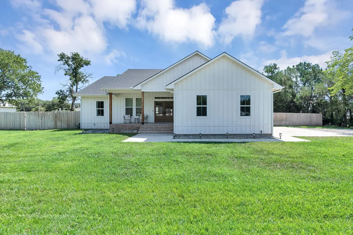 413 S Cranmer St, Conway Springs, KS 67031 - #1