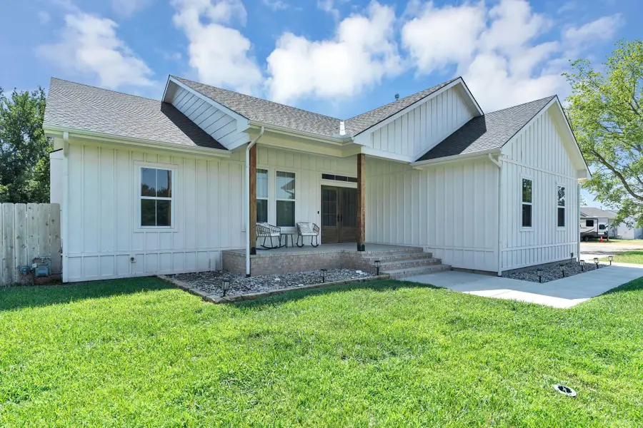 413 S Cranmer St, Conway Springs, KS 67031 - #2