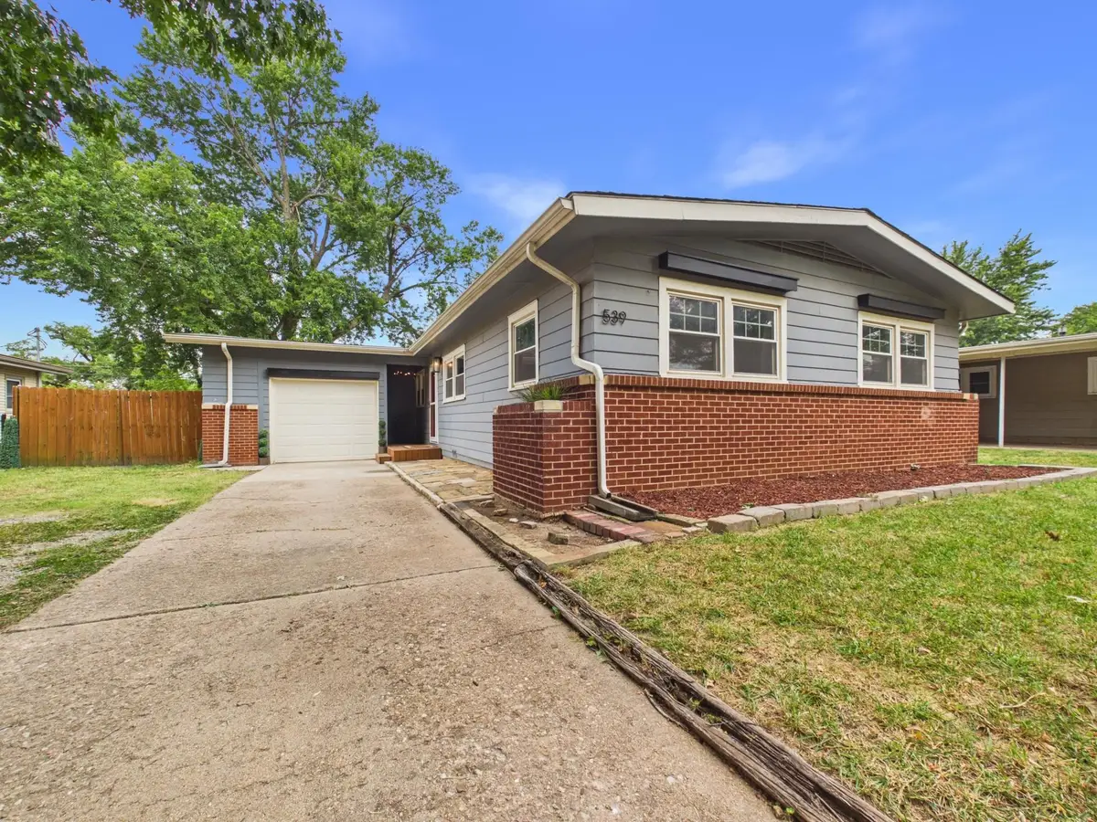 539 S Riverview Ave, Derby, KS 67037 - #1