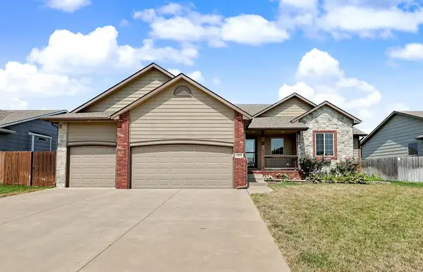 1213 N Lake Ridge Dr, Derby, KS 67037
