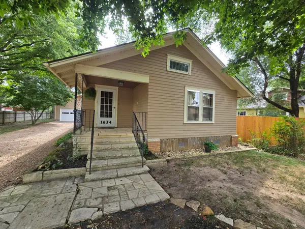 1634 John St., Winfield, KS 67156