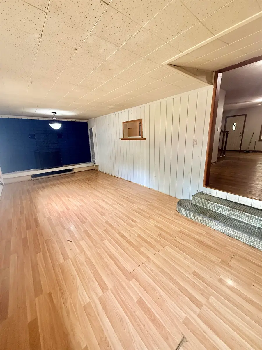 733 S Crestway Ave, Wichita, KS 67218 - #2
