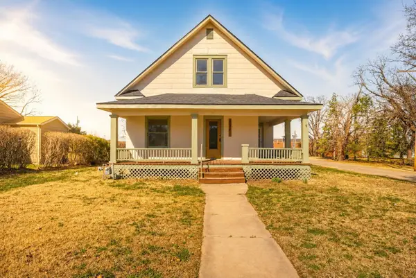 604 W Spring Ave, Conway Springs, KS 67031