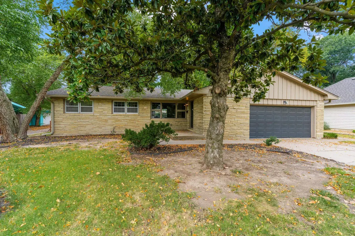 1049 N Armour St, Wichita, KS 67206 - #1