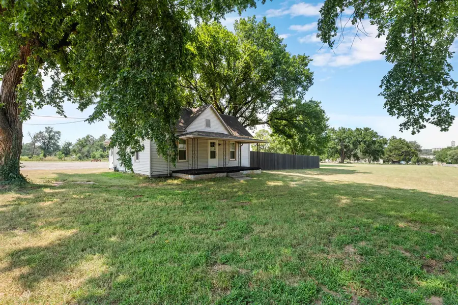 627 S Raff St, Kingman, KS 67068 - #2