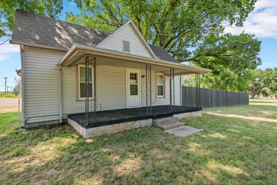 627 S Raff St, Kingman, KS 67068 - #3