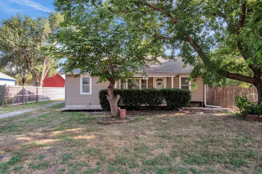 621 W Grant St, McPherson, KS 67460 - #2